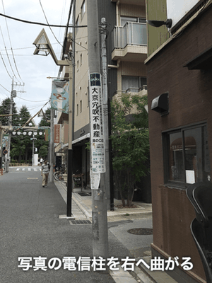 100時間カレーの看板を右へまがる