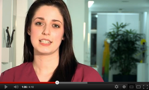 Info-Video zum Ausbildungsberuf "Zahnmedizinische Fachangestellte". Jetzt auf das Foto klicken und auf YouTube anschauen!