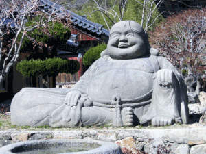 Il Buddha che ride, conosciuto anche come il Buddha della felicità o Budai