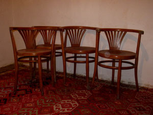 4 thonet stoeltjes