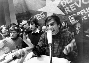 Rudi Dutschke taler på den internationale Vietnamkongres i Berlin, d 17. Februar 1968