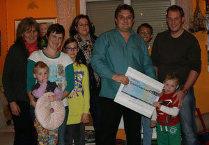 Spendenübergabe von 1700 € an Niklas aus Pram