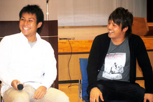 台湾での留学生活を語る金嶺さん(左)、入口さん=6日夜、市健康福祉センター