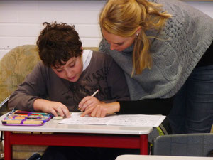 Schulsozialarbeit unterstützt die Schüler bei den Hausaufgaben