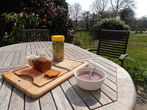 Un hôte s'est préparé un goûter.