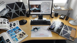 Bücherstudium für einen TIE-Fighter Umbau