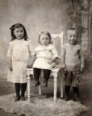 Die drei ältesten Kinder der Familie Limper: Paula, Anita und Erwin (I)