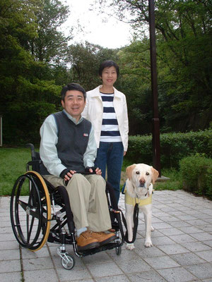 木村佳友さんと奥様と、初代パートナーのシンシア