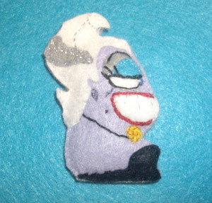 Broche de fieltro ursula la sirenita