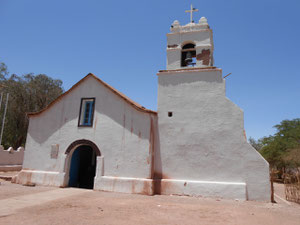 Kirche in San Pedro de Atacama mit einer Decke aus Kaktusholz