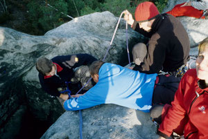 Demonstration des richtigen Seilumganges bei der Bergrettung durch Bergführer