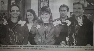 Die glücklichen Gewinner mit den Orchideen:Roman Wildhaber, Nadja Castelmur, Roman Rüegg (von links) und hinten die Wettbewerbsveranstalter Linda Bon und Martin Gantner