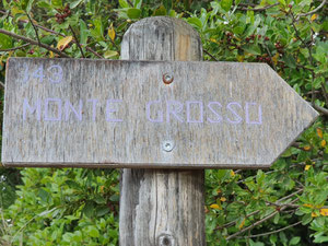 Ganz unerwartet haben wir folgendes Schild entdeckt und hatten mega Spaß den unheimlichen Weg zu folgen 