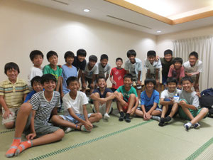 宿舎に着いて集合写真