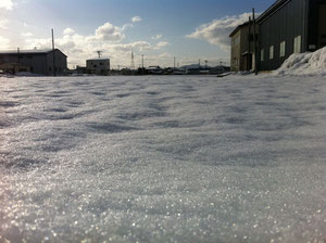 雪のきらきらと　青空