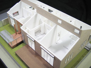 1/72色付分解型模型 - 建築模型の館