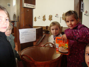 Kindergartenkinder erklären Sozialkirche (April 2012)