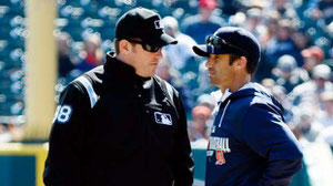 Brad Ausmus chiede all'arbitro il replay (Foto Rick Osentoski / USA TODAY Sports)