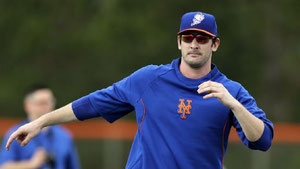 Nella foto Matt Harvey ancora nella lista degli infortunati dopo aver subito l'operazione al gomito nell'ottobre 2013 (AP Photo/Jeff Roberson)