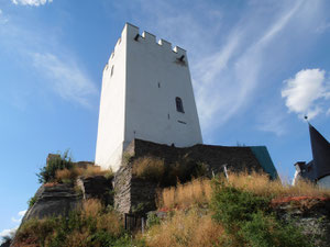 Bergfried der Burg Sterrenberg (Feindliche Brüder) - Mit Restaurant und wunderschöner Aussicht