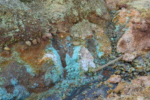 Precipitados de melanterita en los arroyos de la mina la Preciosa II. 