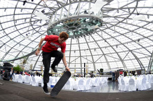 Double Fingerflip, Guenter Mokulys, Red Bull Hanger 7.