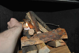 Oberes Entzünden eines Feuers
