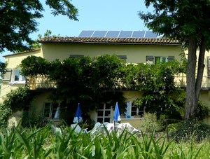 Entrée du gîte Hotel Coustaty côté terrasse (Sud)