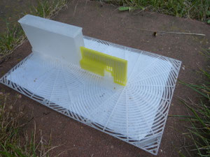 Der Nassenheider Verdunster ist optimal für die Verdunstung von Ameisensäure gegen die Varroa-Milbe ausgestattet.