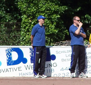 Die Coaches waren in der 1. Halbzeit von der Leistung ihrer Mannschaft nicht begeistert!
