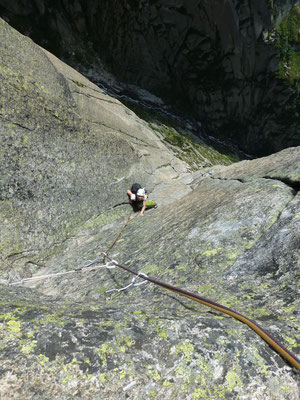 7. Seillänge, Alpenliebe, Teufelstalwand, klettern, Andermatt