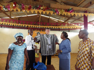 Presentation of tradional Liberian garment