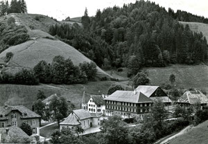 Luthern Bad, Postkarte mit Erziehungs- & Ferienheim Maria Heilbrunn, Foto Bernhardt Huttwil, Poststempel Luthern Bad 24.7.1953  (LB 19)