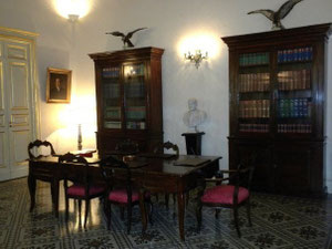 La sala riunioni dello studio. Sull'ampia volta affresco di Natale Attanasio.