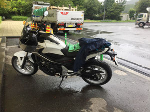 東名 鮎沢PA 雨 バイクは誰もいない