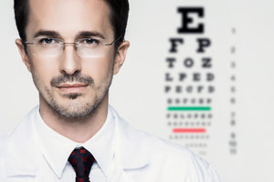 Optometrist/ istock 20028014/© Bliznetzov