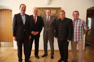v.l.: Karl Reiter, Markus Grafeneder, Roman Ziegler und Walter Strasser besuchten Bürgermeister Dr. Reinhard Resch (2. von links). Foto: Stadt Krems.