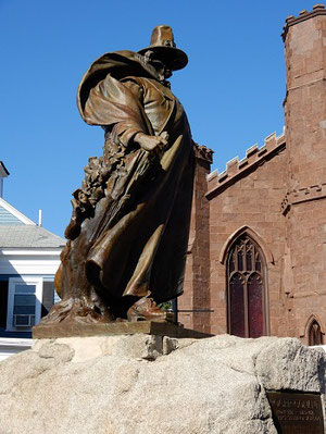 Statue of Roger Conant in front of the Witch Museum