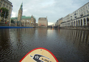 SUP Tour zum Rathaus Hamburg