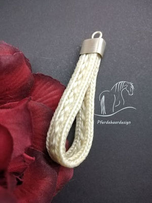 Pferdehaarschmuck-Schlüsselband mit 2 unterschiedlichen Flechtungen die zusammen genäht wurden