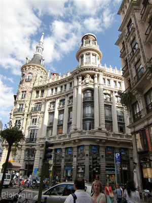 Artistic Building in the Heart of Madrid