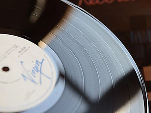 Schallplatte aus schwarzem Vinyl