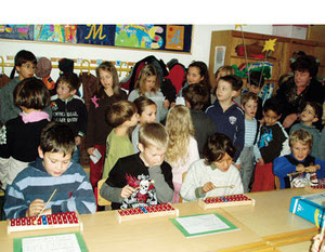 Beim Musizieren und Singen erweitern die Kinder ihre Fähigkeiten