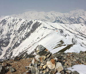 爺が岳南峰から見た岩小屋沢岳と立山