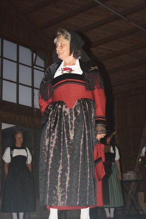 Farbige Festtagstracht