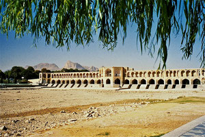 Si-o-se Pol, die 33-Bogen-Brücke in Isfahan