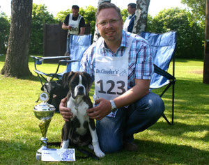 Richterin Hartmann Karla schönstes Baby der Show Boxer Hund vonderwaldnielerheide Ausstellung
