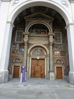le portail de la Cathédrale Santa Maria Assunta d'Aoste
