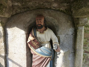 Saint Pierre dans la fontaine de Caden.