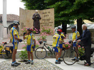 le Padre Pio et les cyclistes